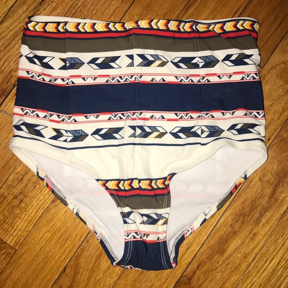 Hi-waisted bottoms